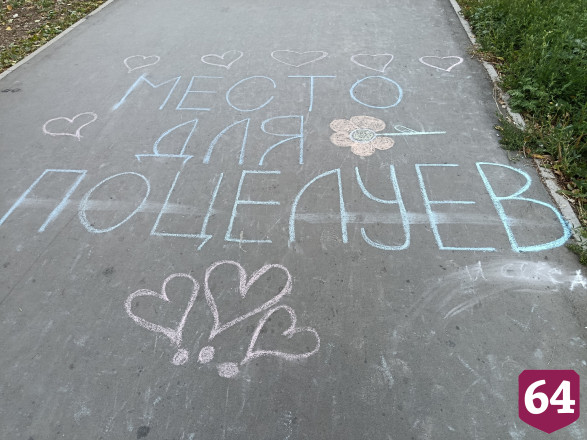 Горожан умилило «место для обнимашек» в Детском парке