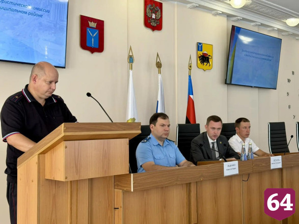 Места проведения праздников в Энгельсе обследуют кинологи с собаками